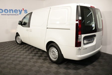 2027 Hyundai Staria - photo 6