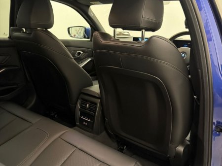 2025 BMW 3-Series - photo 22