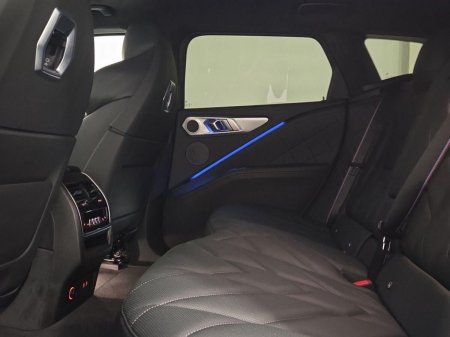2025 BMW XM - photo 11