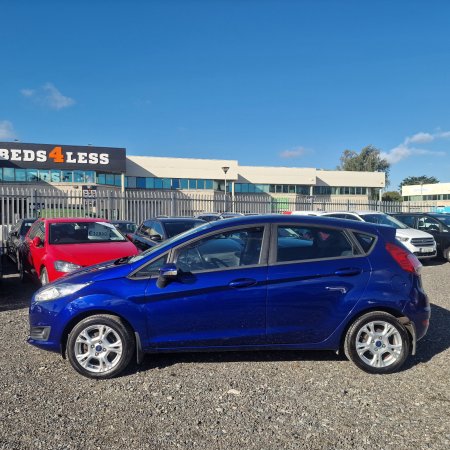 2016 Ford Fiesta - photo 2