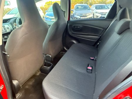 2014 Toyota Vitz - photo 16