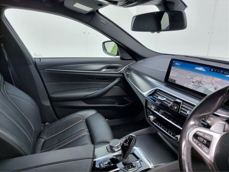 2023 BMW 5-Series - photo 12