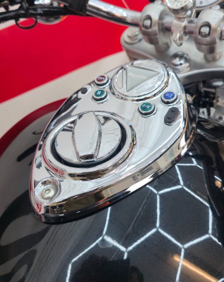 2010 Triumph Bonneville - photo 10