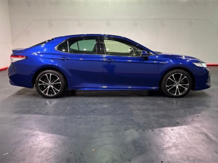 2019 Toyota Camry - photo 2