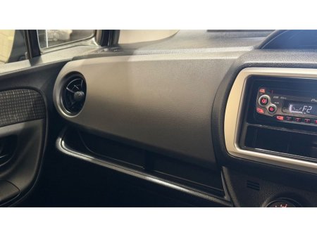 2016 Toyota Vitz - photo 20