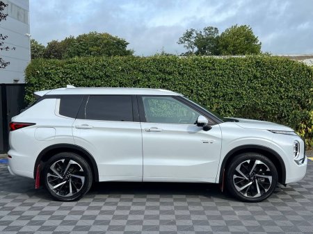 2022 Mitsubishi Outlander - photo 2