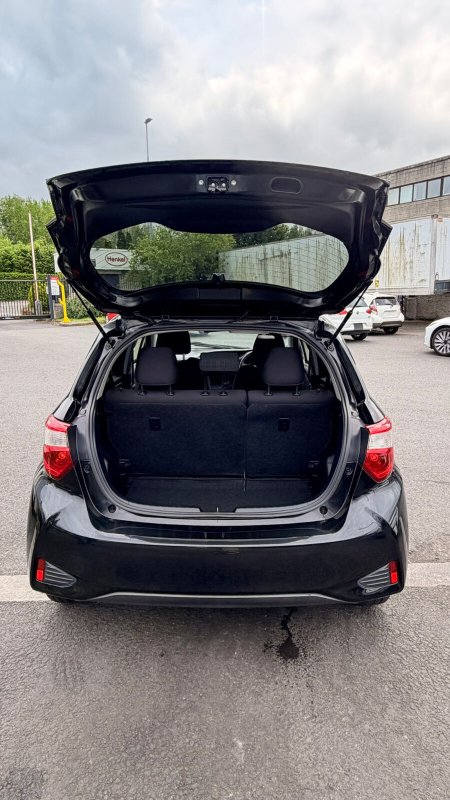 2019 Toyota Vitz - photo 13