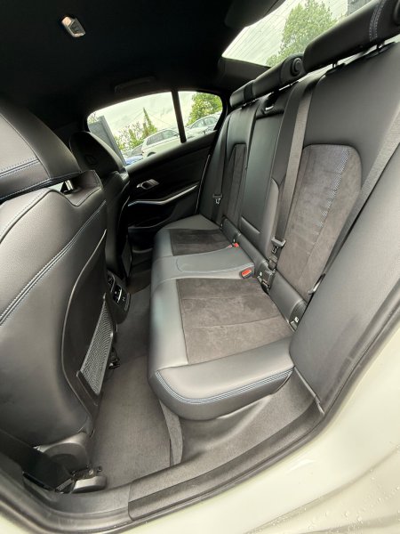 2022 BMW 3-Series - photo 21