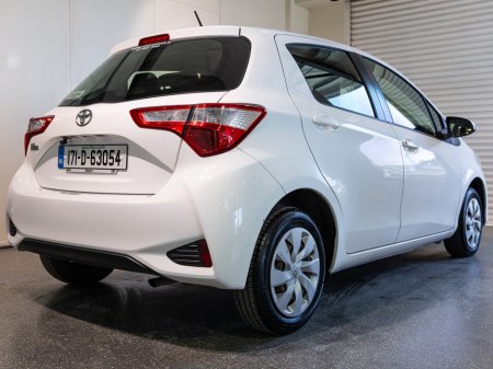 2017 Toyota Vitz - photo 4