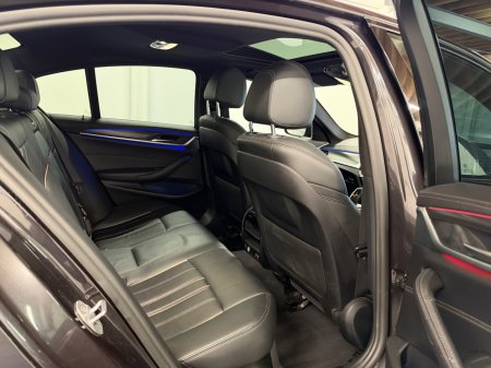 2021 BMW 5-Series - photo 9