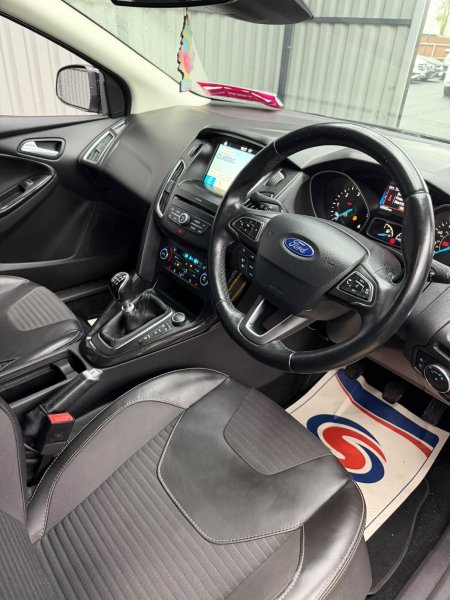 2017 Ford Focus - photo 3