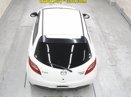 2013 Mazda Demio - photo 2