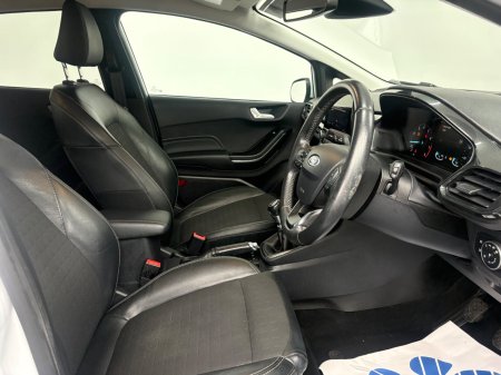 2020 Ford Fiesta - photo 2