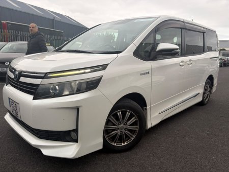 2015 Toyota Voxy - photo 4