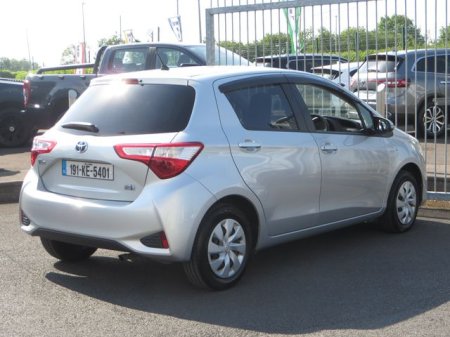 2019 Toyota Vitz - photo 6