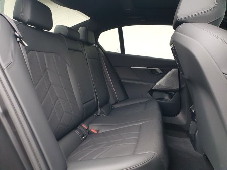 2024 BMW 5-Series - photo 21