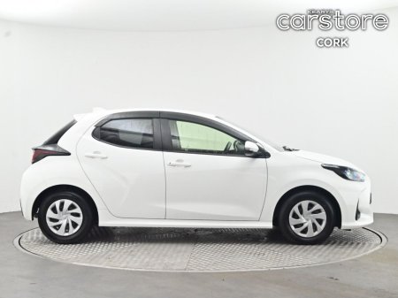 2021 Toyota Yaris - photo 2