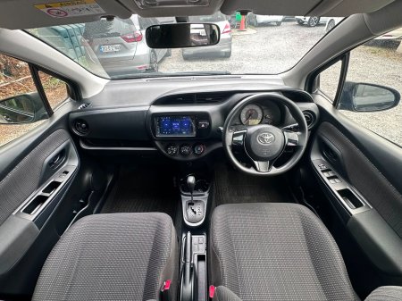 2018 Toyota Vitz - photo 13