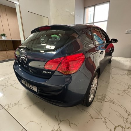 2011 Opel Astra - photo 4
