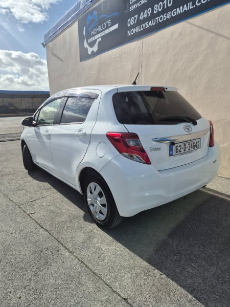 2016 Toyota Vitz - photo 9