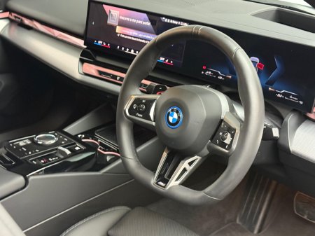 2026 BMW 5-Series - photo 9