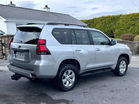 2021 Toyota Land Cruiser - photo 2
