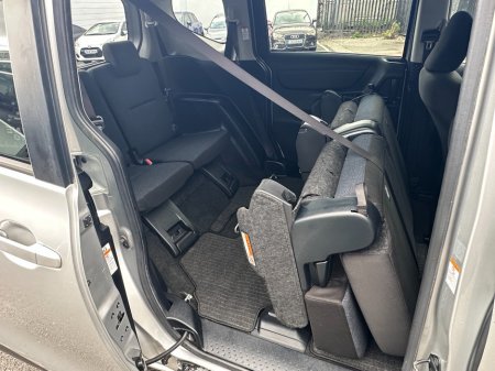2017 Toyota Sienta - photo 27