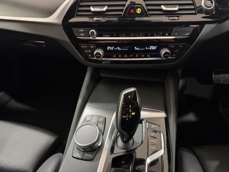 2023 BMW 5-Series - photo 17