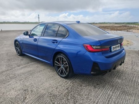 2023 BMW 3-Series - photo 2