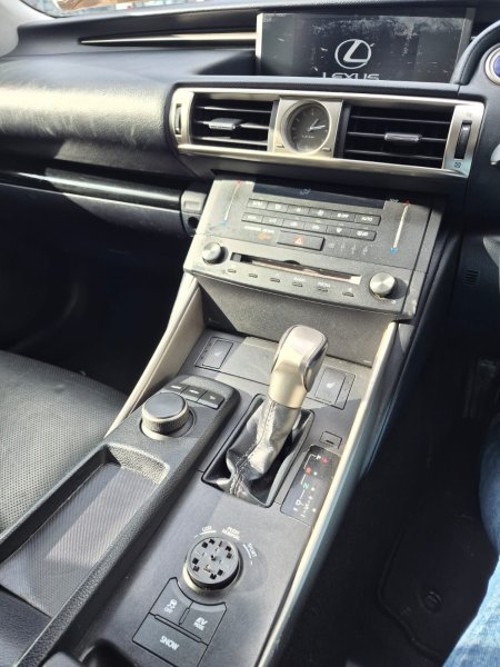 2015 Lexus IS - photo 17