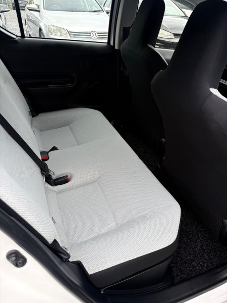 2015 Toyota Aqua - photo 10