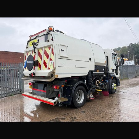 2022 Volvo FL250 - photo 3