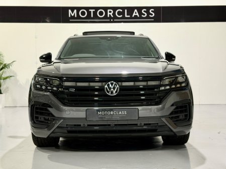 2023 Volkswagen Touareg - photo 2
