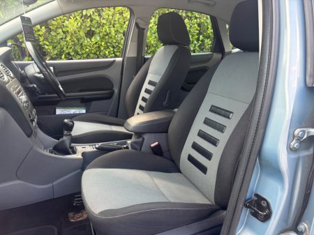 2010 Ford Focus - photo 10