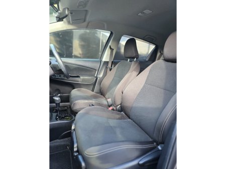 2019 Toyota Vitz - photo 8