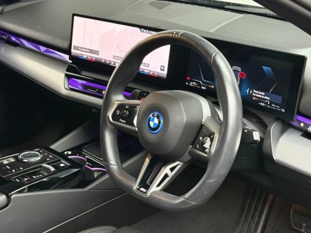 2025 BMW 5-Series - photo 9
