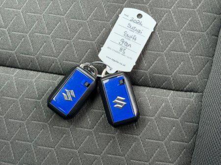 2024 Suzuki Swift - photo 2