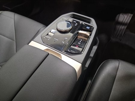 2025 BMW iX - photo 10