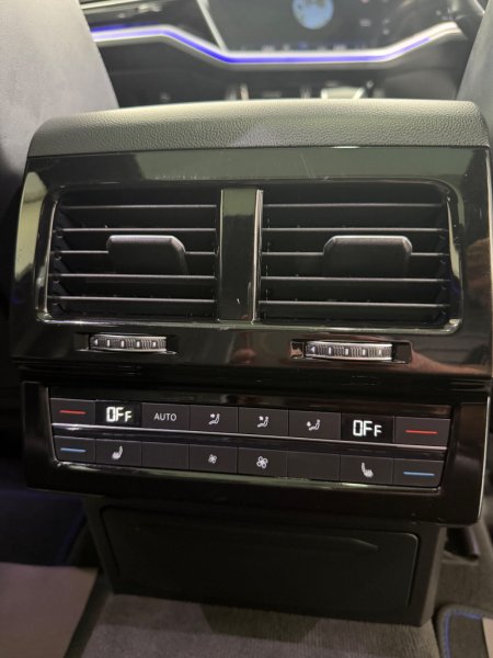 2023 Volkswagen Touareg - photo 25