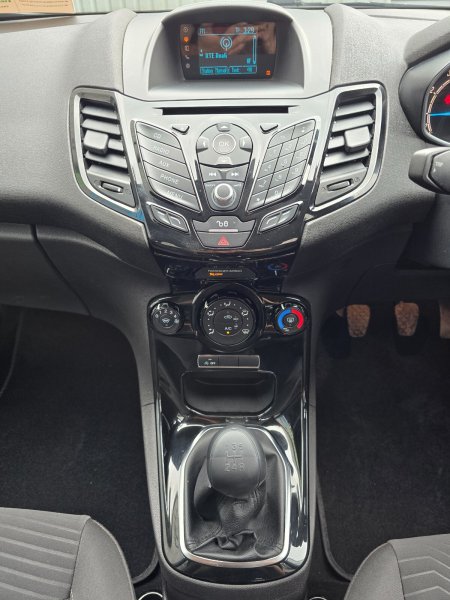 2015 Ford Fiesta - photo 13