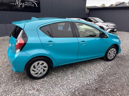 2017 Toyota Aqua - photo 2