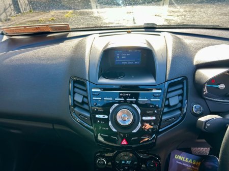 2014 Ford Fiesta - photo 13