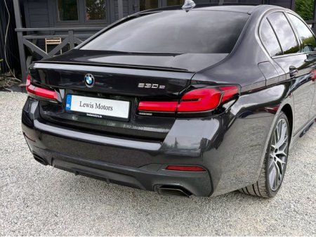 2021 BMW 5-Series - photo 10