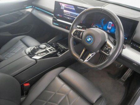 2024 BMW 5-Series - photo 6