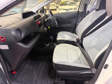 2017 Toyota Aqua - photo 21