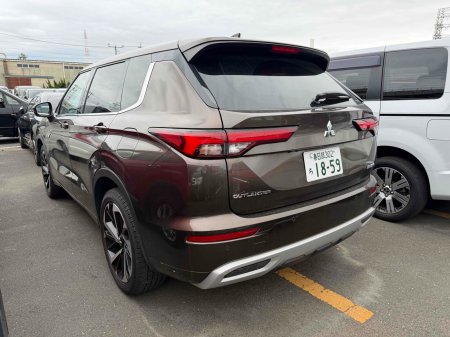 2022 Mitsubishi Outlander - photo 2