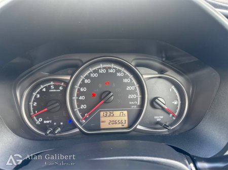 2015 Toyota Yaris - photo 14