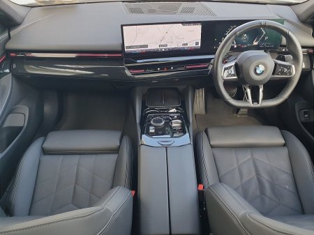 2024 BMW 5-Series - photo 4