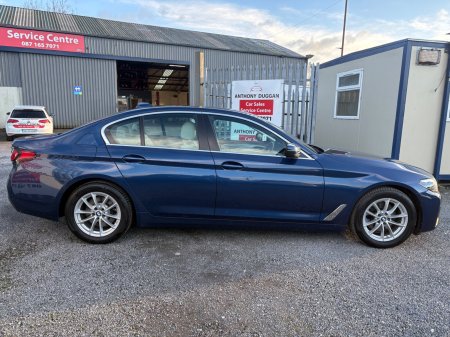 2022 BMW 5-Series - photo 2