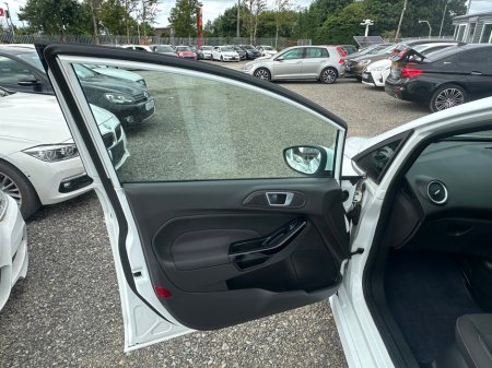 2016 Ford Fiesta - photo 6